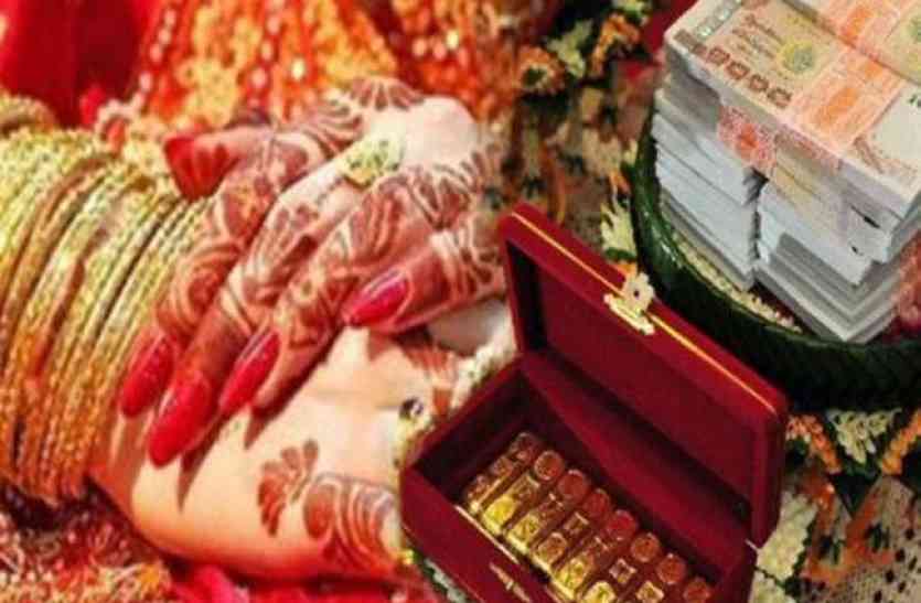 Plants given to father in marriage gifts to daughter in Faizabad अनोखी पहल : बेटी की शादी में पिता ने दिया ऐसा दहेज़ की पूरे गाँव में हो रही है चर्चा