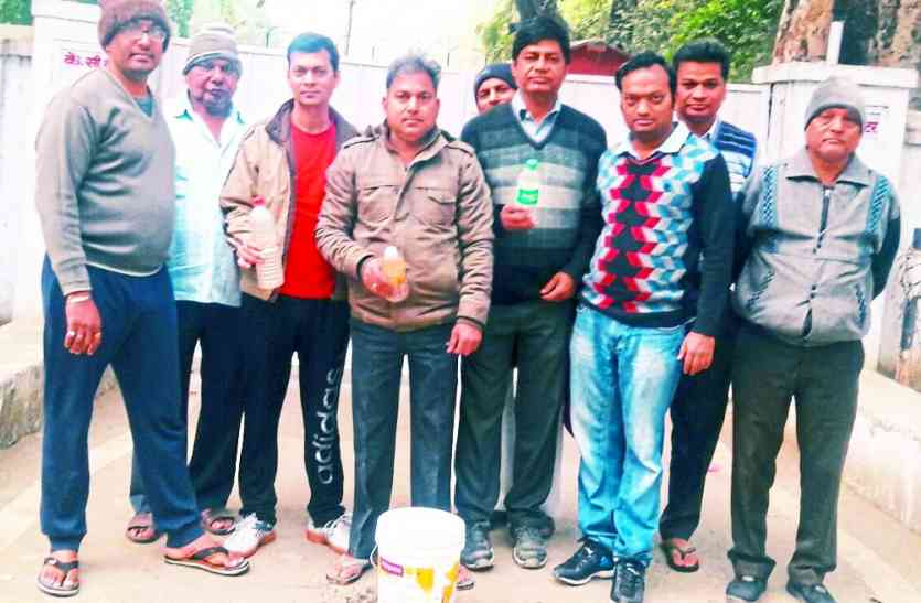 patrika दस दिन से केशव नगर में सीवर के पानी की सप्लाई ,नही ढूंढ सके लीकेज