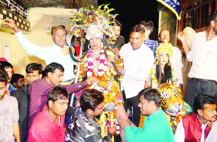patrika महाशिवरात्रि केअवसर पर भोलेनाथ के जयकारों से गुंजायमान हुआ शहर,निकाली शोभायात्रा