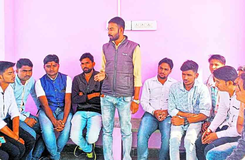 patrika वेलेन्टाइन डे पर कॉलेज छात्रों का टॉक शो ,छात्रों ने प्रेम से ज्यादा शहादत को दी तरजीह