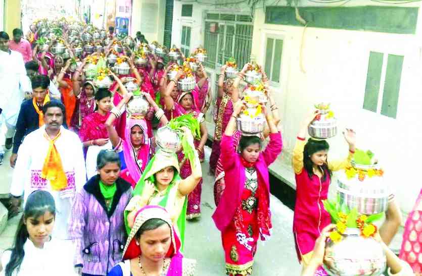 शहर के मुख्य मार्गों से निकाली गई कलश यात्रा। कलशयात्रा में उमड़ी श्रद्धा,प्राण-प्रतिष्ठा कार्यक्रम शुरू