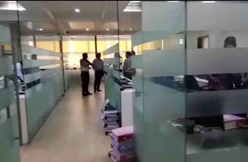 surat photo नीरव मोदी की तीन यूनिट पर सीबीआई और ईडी का छापा