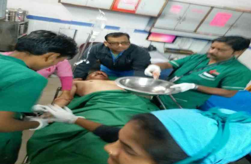 bhopal accident ट्रेप में पकड़े गए बाबू का बस स्टॉप पर हुआ एक्सीडेंट, डॉक्टरों ने बताया ब्रेन डेड