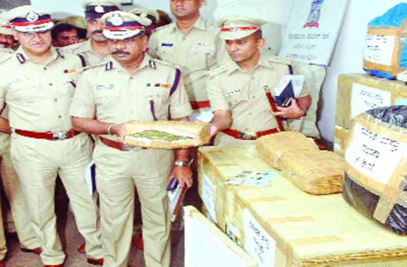 5 arrested 130 किलो गांजा जब्त, 5 गिरफ्तार