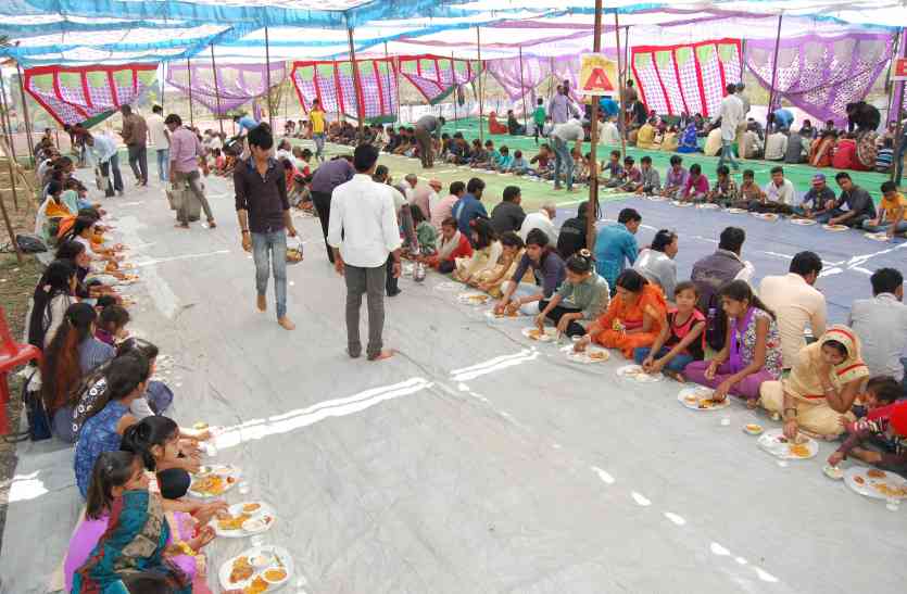 Sai Temple सार्इं के दरबार में लगी श्रद्धालुओं की भीड़, ग्रहण किया प्रसाद