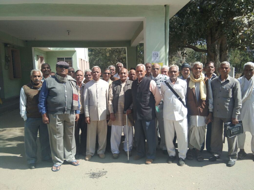 Pensioners were angry SDM observed, news in hindi, mp news, dabra news