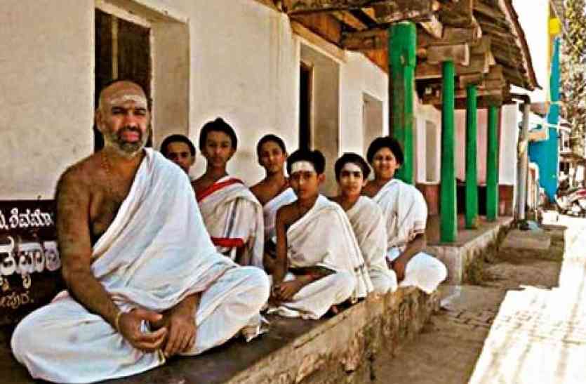 Muruttu Village आधुनिकता को ताक में रखकर आज भी हिंदुस्तान का ये गांव कुछ इस तरह कर रहा अपनी परंपराओं की देखरेख