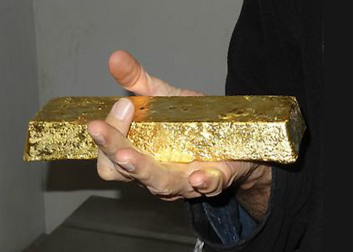 Золото дома текст. Гофта для хранения золота. Золото хранится в герметичном пакете. В чем хранят золото. Голд Милл в Железном футляре.