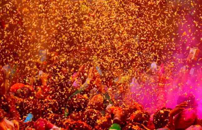 Famous Flower Holi Of Mathura Kicks Off ब्रज में फूलों