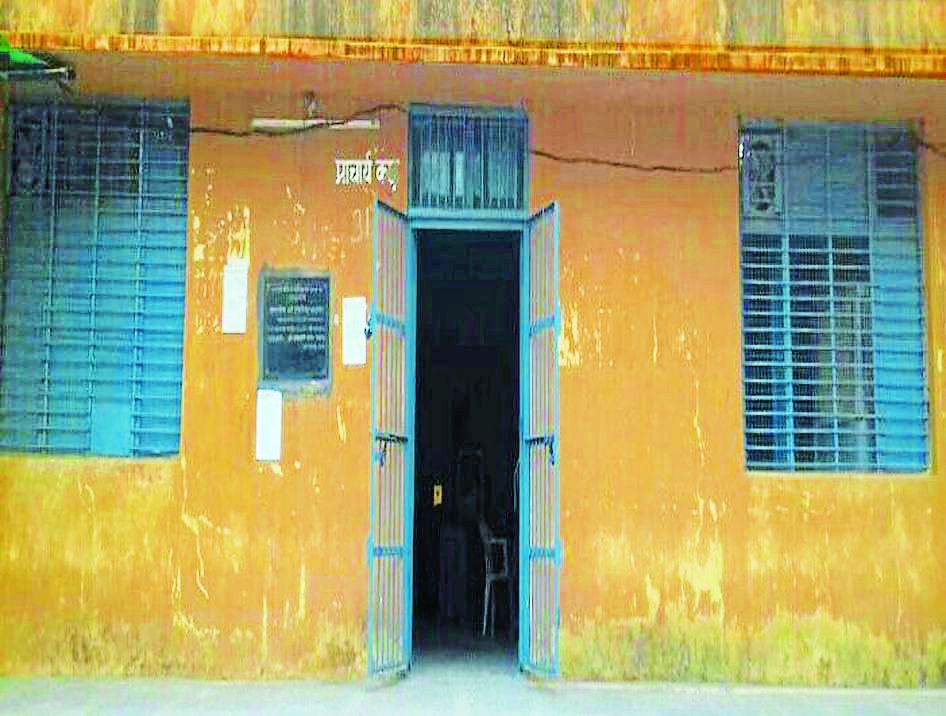 commerce college of alwar stuck in politics