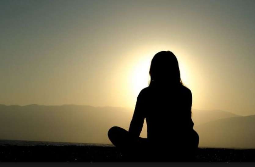 Child Help Line बच्चे ने कहा- मम्मी पापा रात में रहते हैं अपने-अपने फोन पर बिजी, मुझसे बात करने का भी उनके पास नहीं होता समय