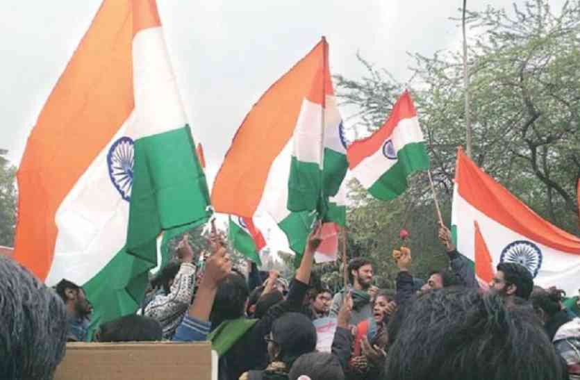 india support slogans कश्मीर के मुस्लिम दे रहे पाकिस्तान को जवाब, India I Love You के नारों से पटी दीवारें
