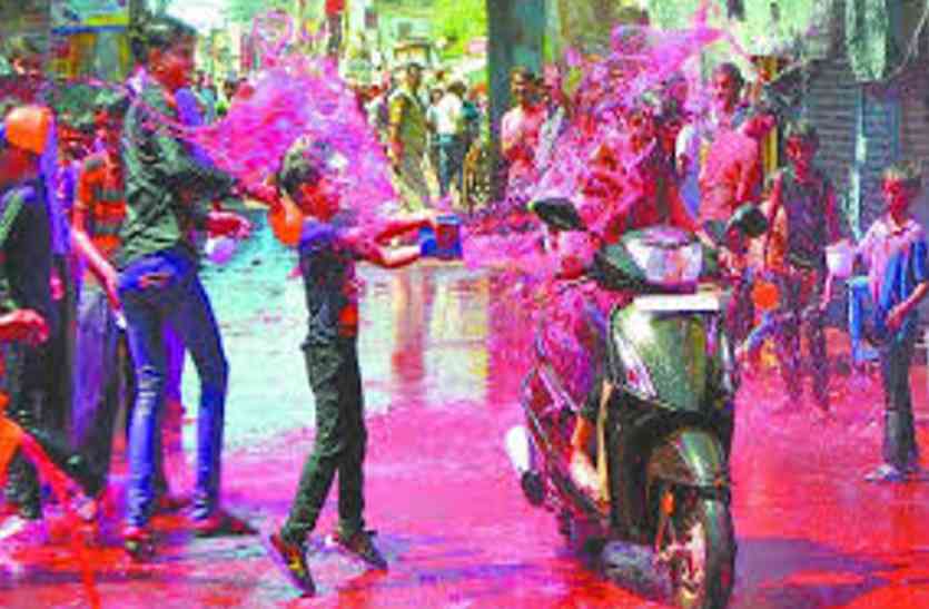 DM Pulkit Khare Instructed To Officials For Holi 2018 - HOLI 2018 : होली पर किया हुड़दंग को होती कड़ी कार्रवाई, भूलकर भी न करें ये काम | Patrika News