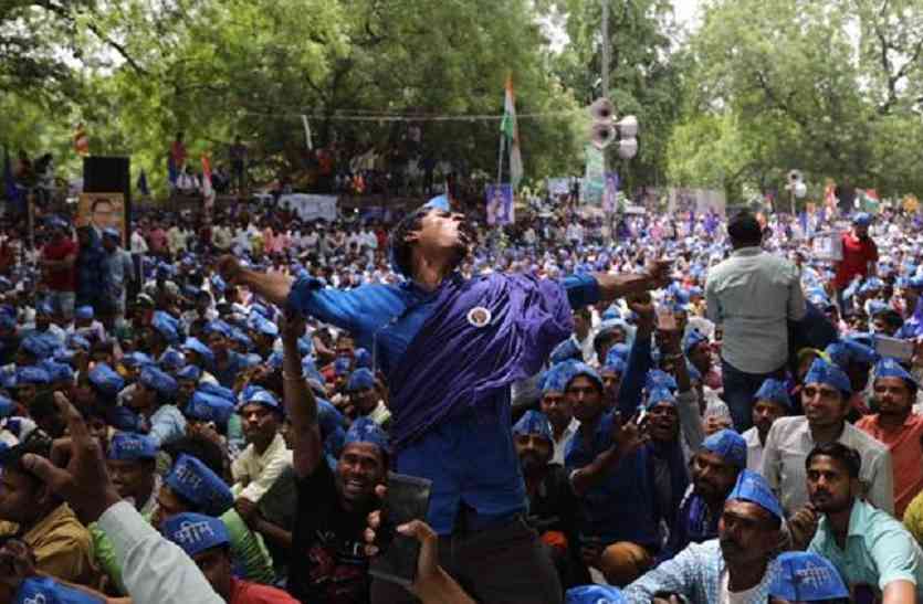 Bhim army भीम आर्मी ने RSS के छुड़ाए पसीने, होली से भी किया किनारा