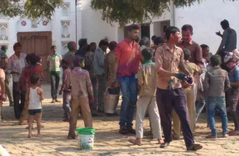 Holi in Unnao ढोल-नगाड़ों और गुलाल के साथ धूमधाम से मनाई गई होली