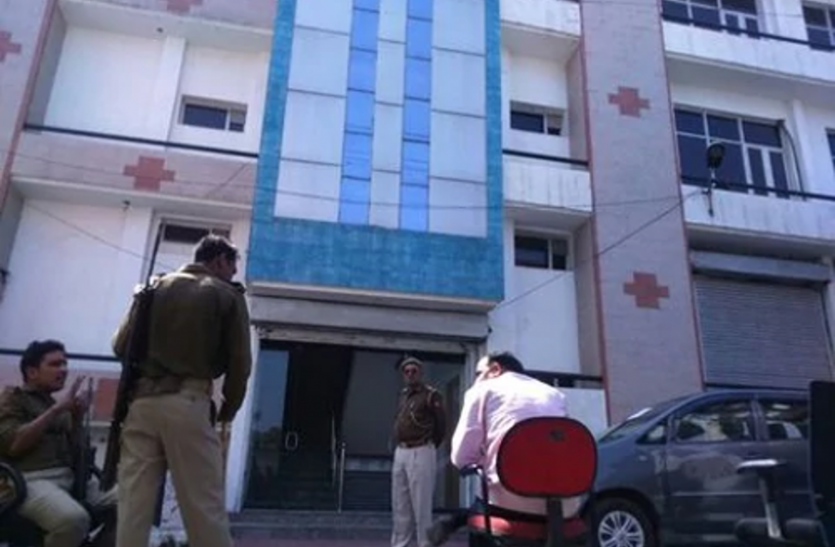 income tax department raid on ajay gupta property गुप्ता बंधु पर गिरी गाज, भारत में आयकर विभाग ने कई ठिकानों पर की छापेमारी
