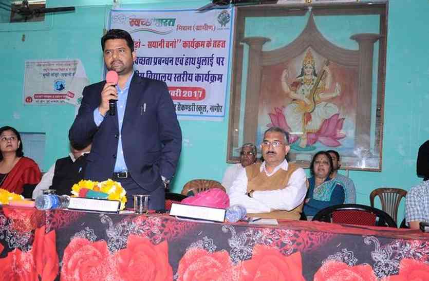 Rajan Vishal Pad man of Rajasthan फिल्मी नहीं राजस्थान में असल जिंदगी का पेडमैन बने कलक्टर राजन विशाल