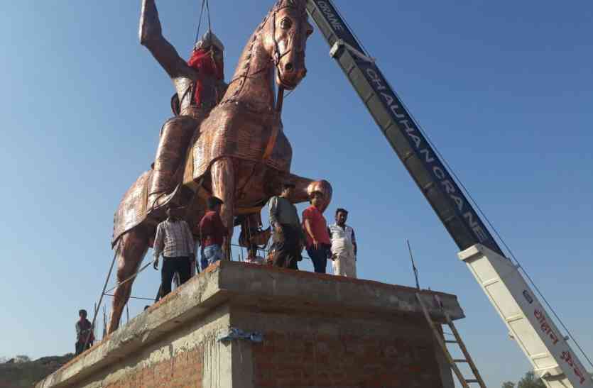 Bundelkhand, cast, Jabalpur, Chhatrasal drama, Durgavati वीरांगना दुर्गावती की भूमि पर किसने सुनाई छत्रसाल की गौरव गाथा, जानिए देश प्रेम का रंग