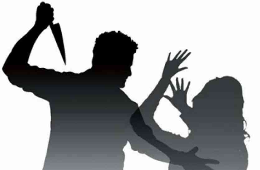Husband's attempt to murder Wife Neighbors rescued,After the murderous assault, the neighbors rescued the woman locked in the room.,murder,rape and murder,attempt to murder ,attempt to murder in jabalpur,attempt to murder case,Attempt to murder,attempt to murder against,wife attempt to murder,female harassment act,Jabalpur,controversial statements on crime in jabalpur,crime,wife intimate video,jabalpur police, पत्नी ने पूरे कपड़े नहीं धोएं तो नाराज पति ने किया ये काम, महिला ने जैसे-तैसे बचाई जान