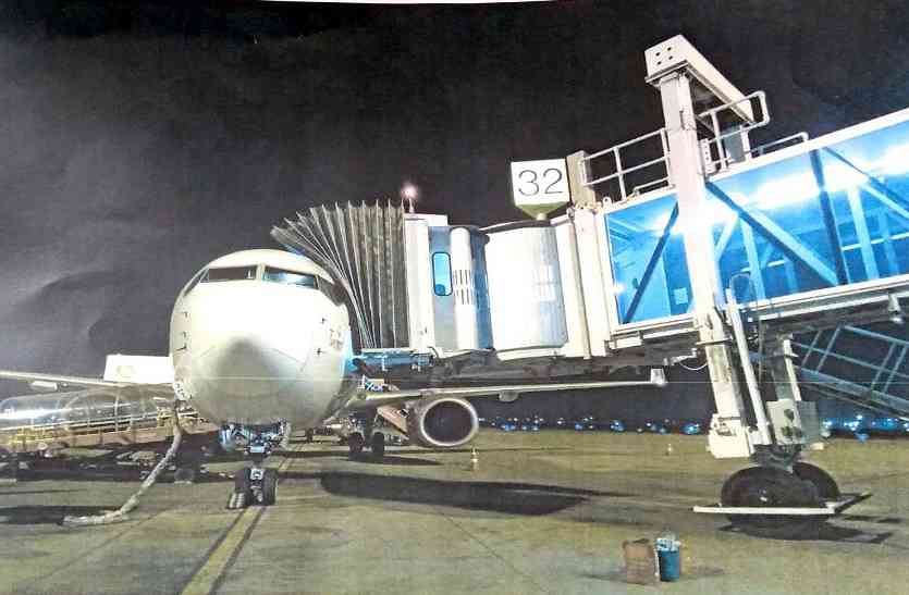 airport अहमदाबाद अंतरराष्ट्रीय हवाईअड्डे पर लगे दो और एयरोब्रिज