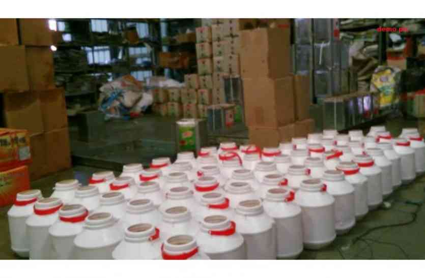 crime petrol fake ghee manufacturing factory busted by crime branch,crime petrol dastak,Vijay Industries seized the sample, vegetable and palm oil samples from factory,crime patrol satark 2018,fake ghee ,fake ghee Makers arrested,fake desi ghee,fake desi ghee factory,patanjali ghee fake,amul ghee fake,fake ghee factory ,fake ghee factory,fake ghee factory in jabalpur,crime branch,crime branch raid,crime branch raid in mp,crime branch raid in jabalpur,crime branch raid in fake desi ghee factory,Jabalpur, खुलेआम बन रहा था नकली घी, देखकर क्राइम ब्रांच की टीम रह गई हैरान