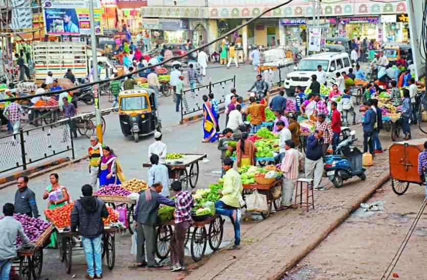 Now the police will take action against traffic constraints निगम की इस मुनादी से हाथ ठेला फल व सब्जी विक्रेताओं में मचा हड़कंप