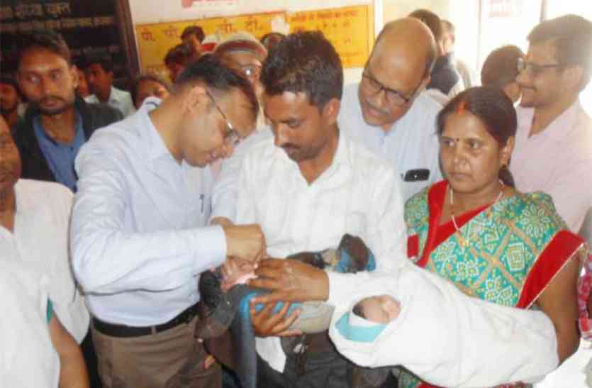 Polio Azamgarh जब मुस्लिम बस्तियों में पोलियो ड्रॉप पिलाने पहुंची टीम, तो वहां हुआ कुछ ऐसा कि...