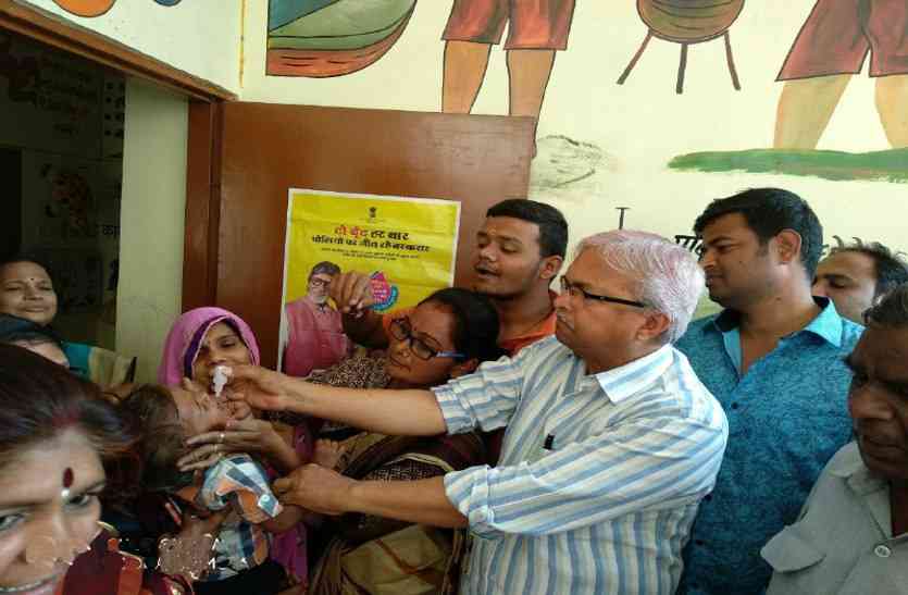 pulse polio in bhopal राजधानी में विधायक ने पिलाई बच्चों को दो बूंद जिंदगी की...
