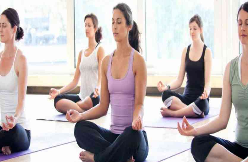 free yoga class यूपी के इन 41 जिलों में दवा के साथ-साथ योगा से मुफ्त में होगा इलाज