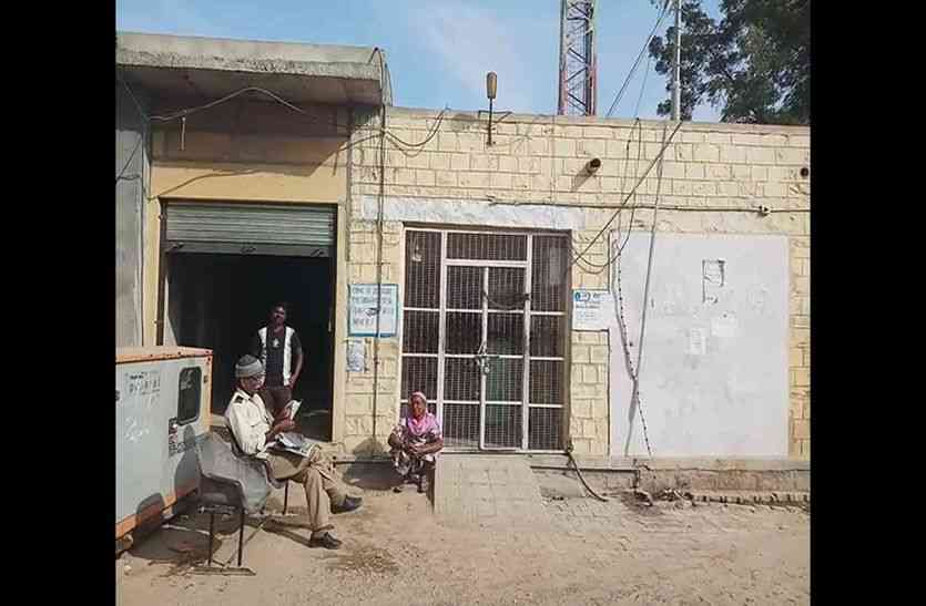 Jaislamer patrika JAISALMER NEWS- मारपीट के बाद ताले में कैद हुई बैंक को 72 दिन बाद मिली आजादी