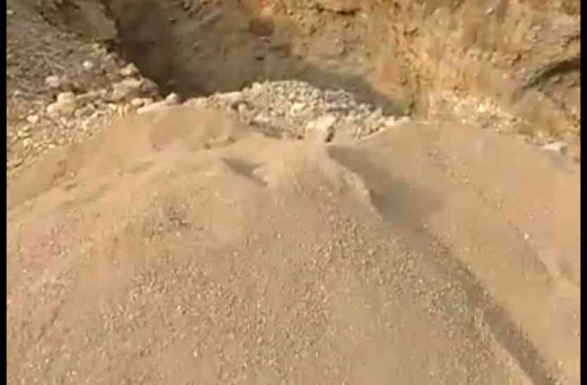 minning कांसी गांव की वन भूमि पर धड़ल्ले से हो रहा अवैध रेत का कारोबार
