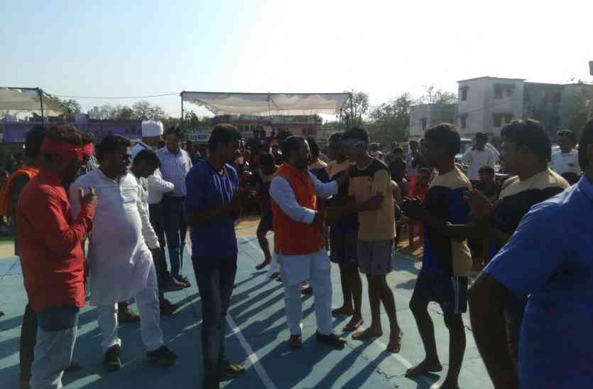 chhatarpur कबड्डी टूर्नामेंट में दूसरे दिन तीनों मंडलों में 62 टीमों के बीच 31 मैच खेले गए