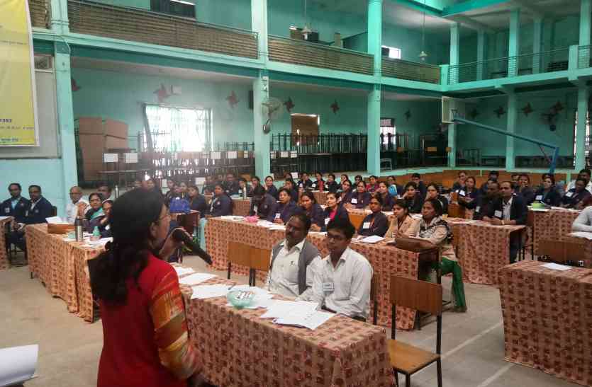 Good teacher must have discipline अच्छे शिक्षक में अनुशासन,मानवीय संवेदना व्यवहारिक ज्ञान होना जरूरी