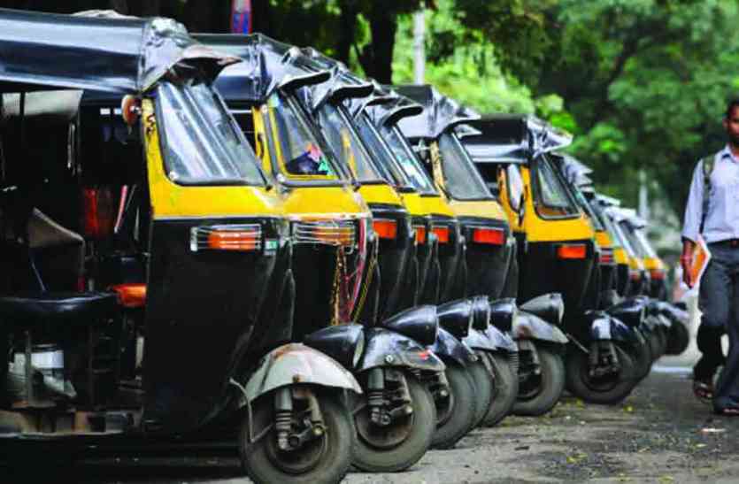 Rajsamand,Rajsamand local news,rajsamand latest news,rajsamand news in hindi,Latest News rajsamand,Latest hindi news rajsamand, AUTO DRIVERS PROTEST : ऑटो चालक के वर्दी नहीं पहनी तो चालान, फिर पुलिस के खिलाफ की नारेबाजी