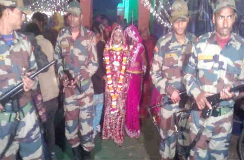 fake Army यहां एके-47 के साथ दुल्हन को सुरक्षा दे रहे हैं सेना के जवान