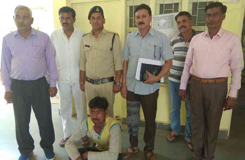 crime नाबालिग से दुष्कर्म, बचाने वाले ने भी लूट ली अस्मत