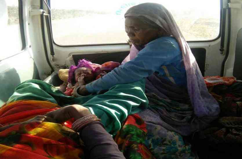 104 में गूंजी किलकारी, अस्पताल में कराया भर्ती 104 में गूंजी किलकारी, अस्पताल में कराया भर्ती