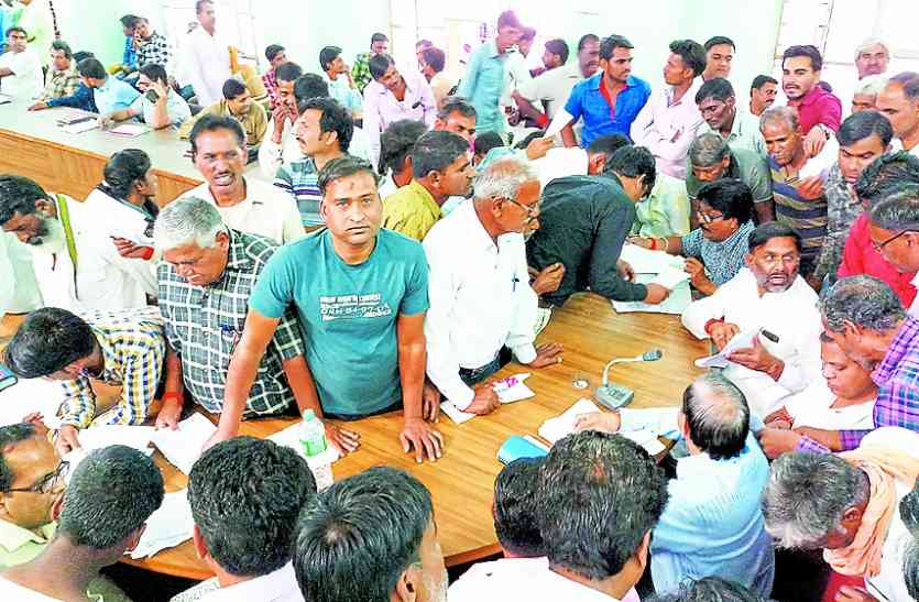Farmers in camp बिजली बिल ने उड़ाई किसान की नींद,घर में पंखा तक नहीं फिर भी थमा दिया लाखों का बिल