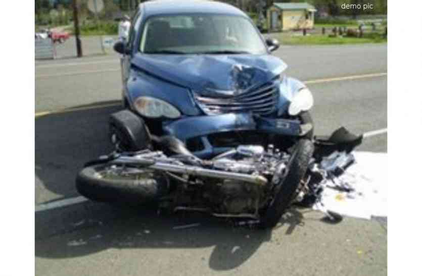 road accident news today in national highway 7,national highway 7 map,road accident in india,traffic accidents in nh today,road accident near jabalpur ,road accident in mp,car accident today ,car accident news,car and bike accident,car and bike accident,Jabalpur,jabalpur police, कार ने बाइक को मारी टक्कर, दो गंभीर, देखें वीडियो