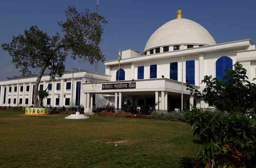 Officers encroaching on government land जानिए, सरकारी जमीनों पर कैसे अतिक्रमण करा रहे अफसर, 500 एकड़ से ज्यादा जमीन पर कारोबारियों का कब्जा