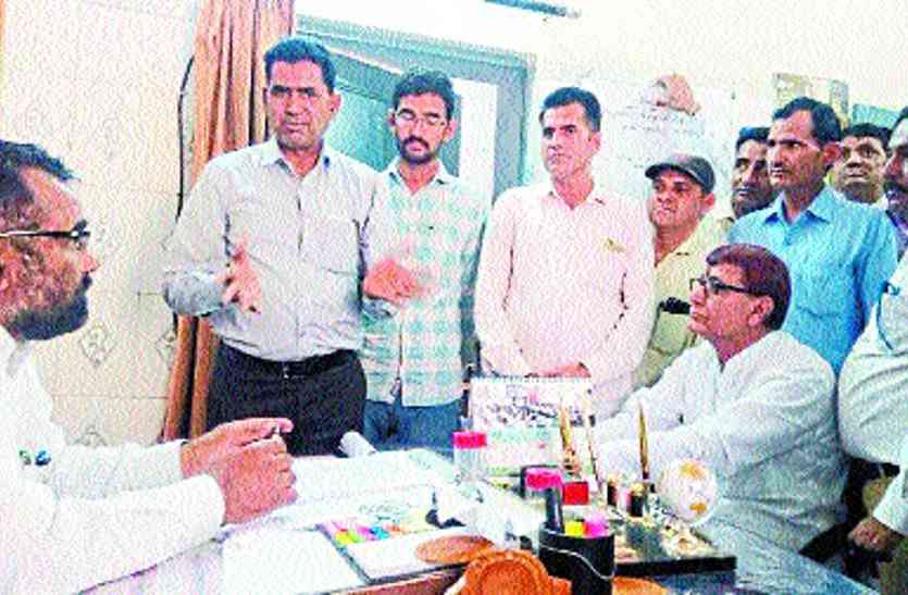 education officer office 'निजी स्कूलों को आरटीई का भुगतान करो'