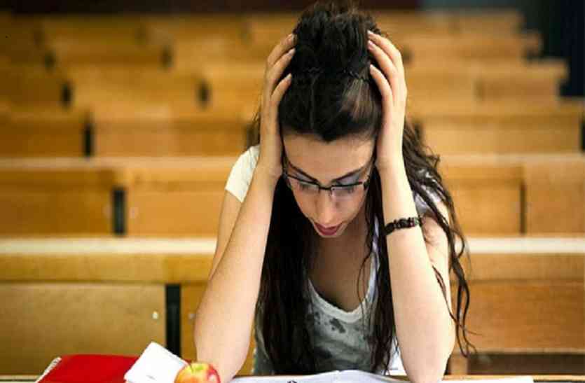 exam 12वीं के स्टूडेंस्ट्स ने फिजिक्स के पेपर को लेकर कर दी ये बड़ी मांग, बोर्ड के सामने बड़ा संकट, फंसेगा रिजल्ट