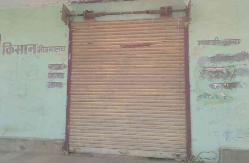 crime मंडी में आवक हुई तेज, किसानों को न मिल पा रहा भोजन और ना ही पानी