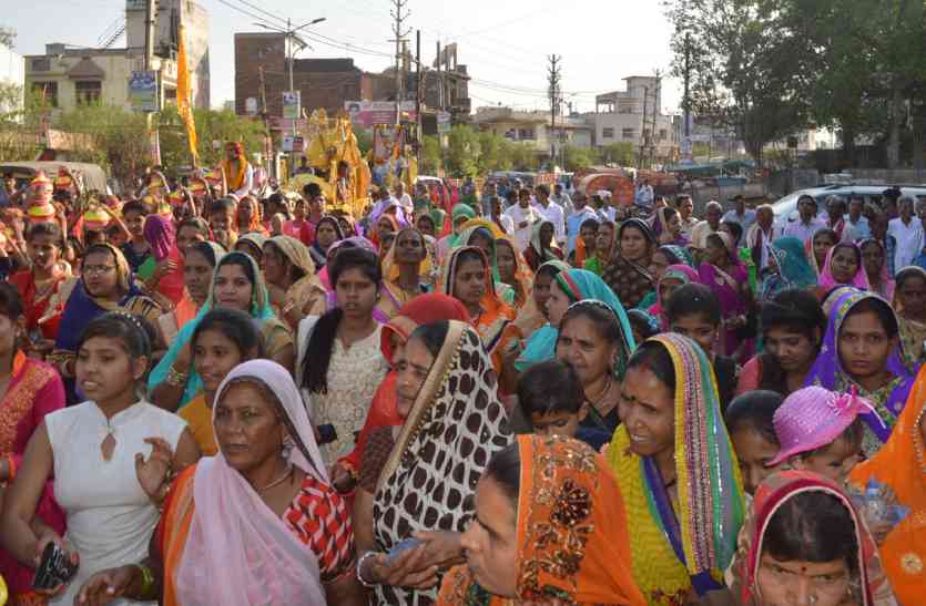 bajan भक्त शिरोमणी कर्मा देवी जयंती पर निकला चल समारोह