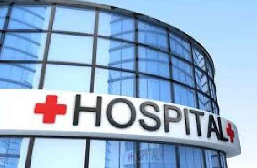 kannauj news दर्द से बेहाल पड़ा मरीज लेकिन अस्पताल में नहीं है चिकित्सक का कोई नामों निशान