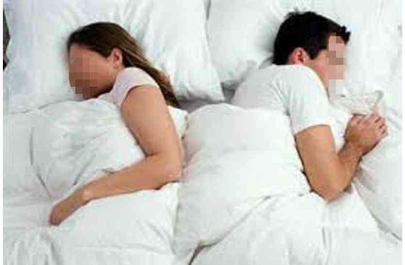 cheater wife not intimate with husband,wife intimate with husband,wife intimate ,wife intimate video,husband intimate with wife,intimate husband,fake note 2000,Jabalpur,jabalpur collector,jansunvai, साहब... पत्नी पास नहीं आती, कैसे बढ़ेगा वंश