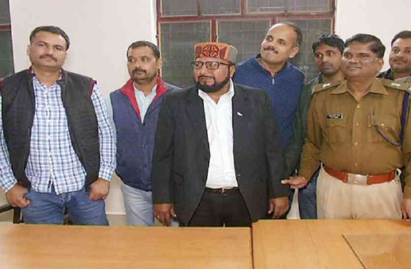 Shuats director vinod B Lal शुआट्स निदेशक विनोद बी लाल के खिलाफ दर्ज हुई चार्जशीट, नही कम हो रही मुश्किलें