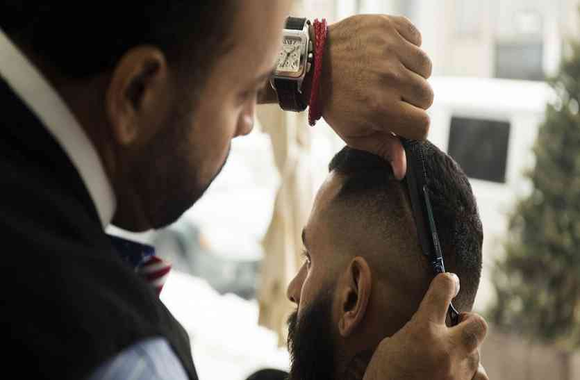 accused arrested,accused,barber,Customer,haircut,bald,scissors,terrible,weird haircut, इस नाई ने अपनी कैंची से किया ऐसा काम पुलिस भी है हैरान