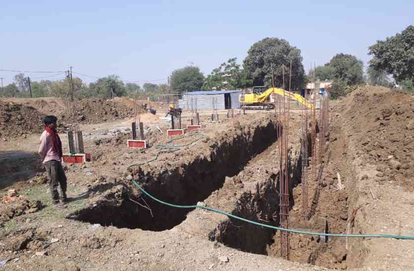 pradhan mantri awas प्रधानमंत्री आवास के लिए गिराए जा रहे गरीबों के आशियाने