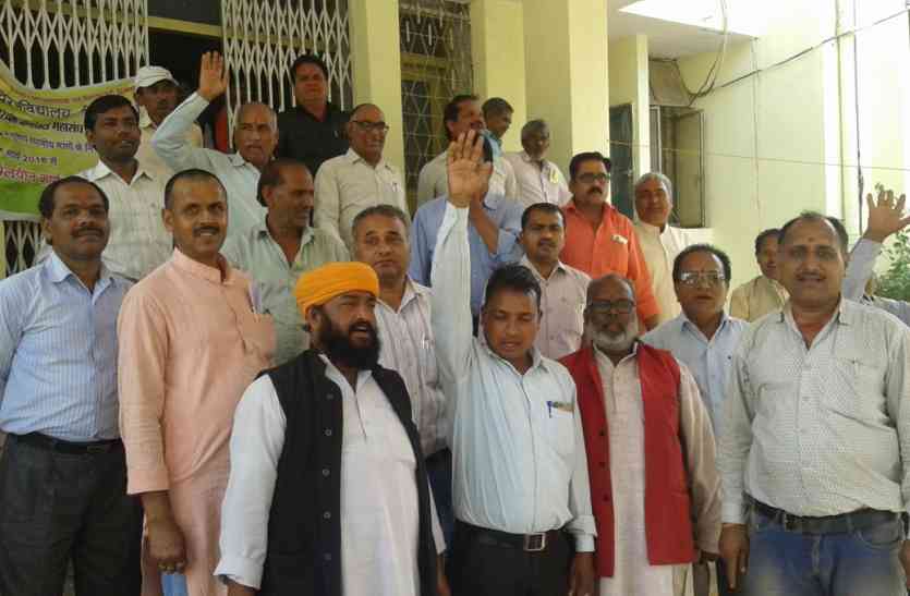 strike of employees in APSU Rewa APSU Rewa कर्मचारियों के साथ जिद पर अड़ा विश्वविद्यालय प्रशासन, छात्रों की हो रही फजीहत